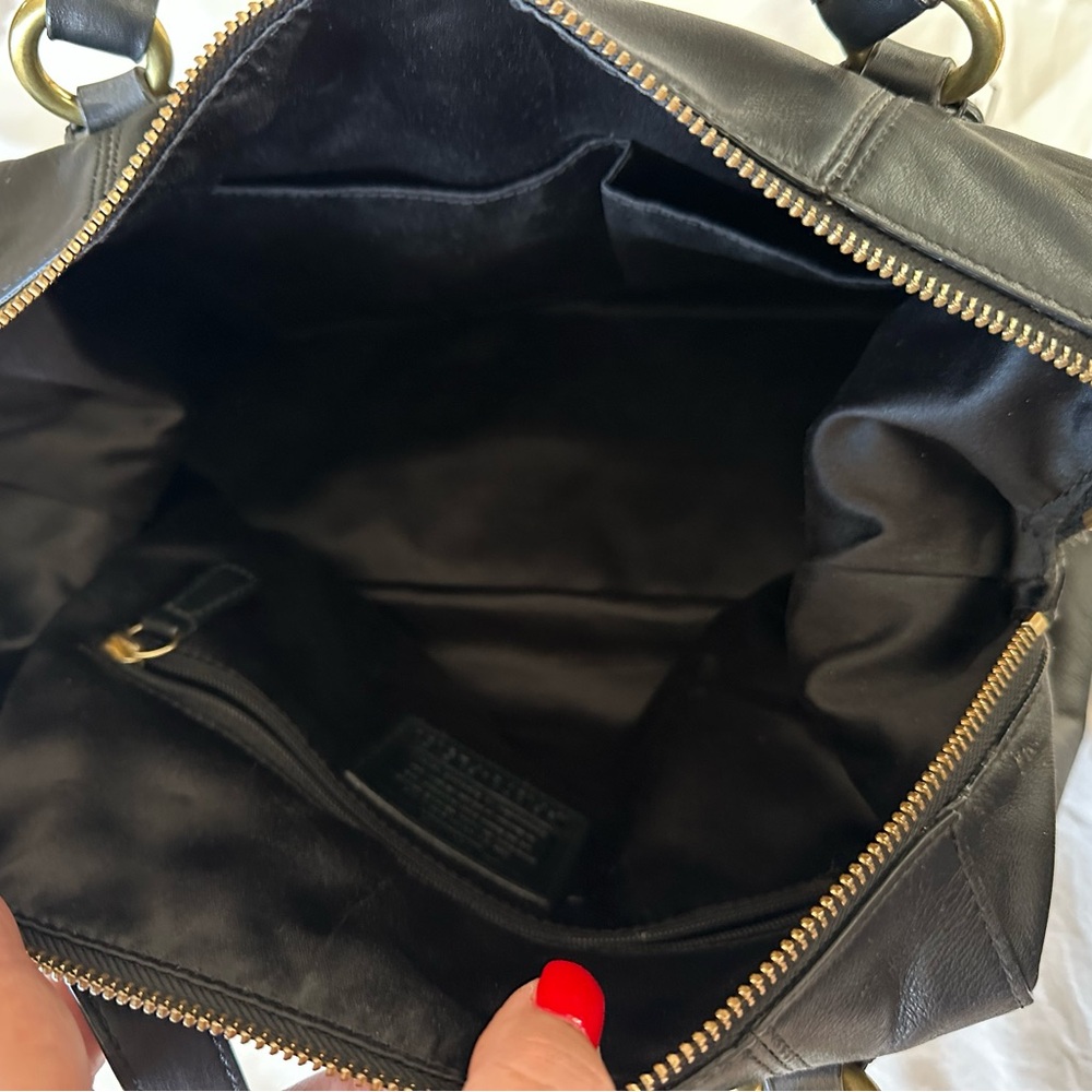 Vintage Coach Black Leather Shoulder Bag - Picture 4 of 12